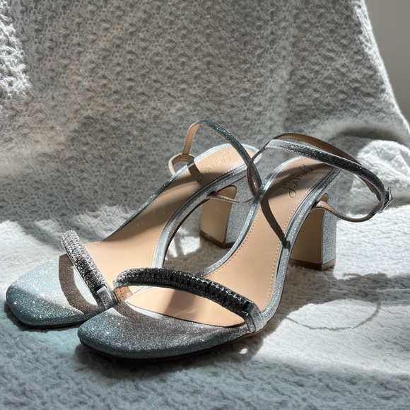 Jewel by Badgley Mischka | Silver Glitter Heels - Picture 4 of 9